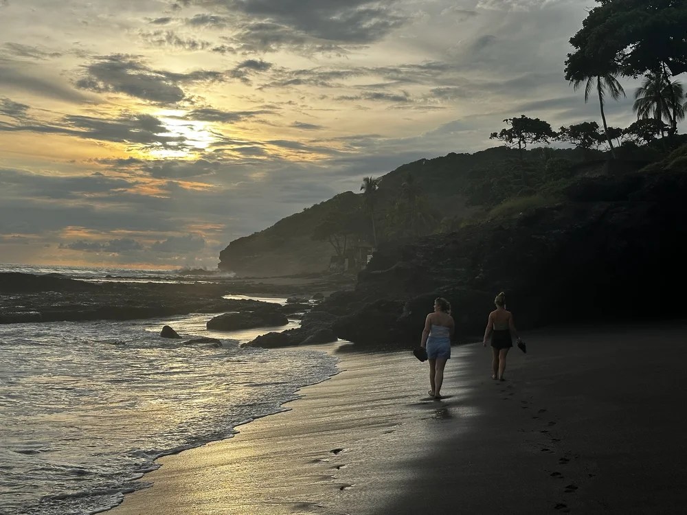 Women walking on the beach at Mizata by Antiresort